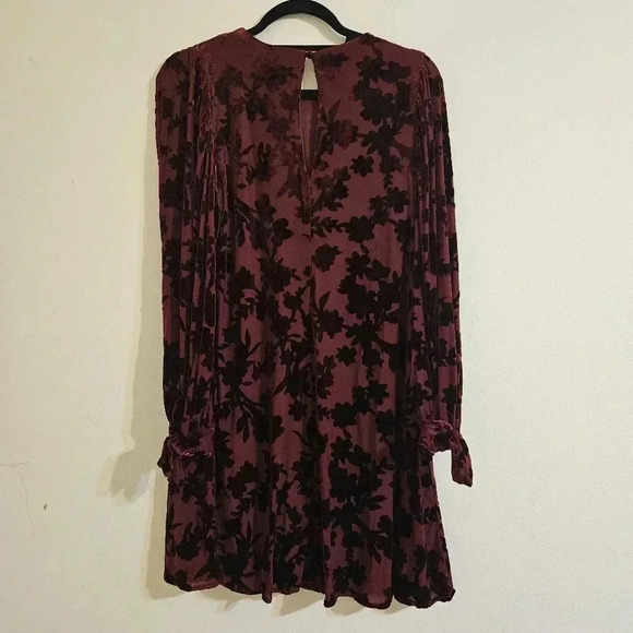 Calvin Klein Burnout Dress - Picture 2 of 8